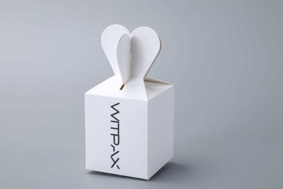 Folding carton for candy