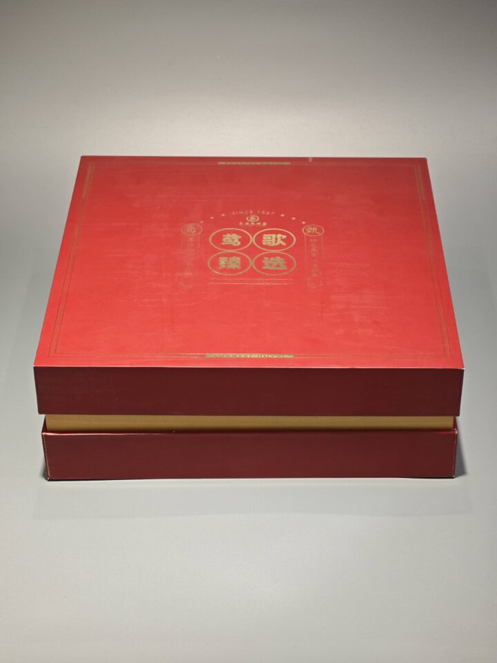 custom red shoulder neck rigid box